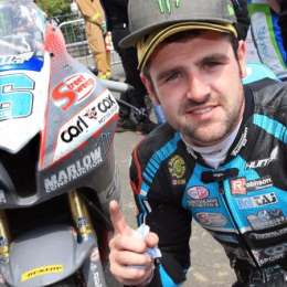 Michael Dunlop gana otra vez en el TT de la Isla de Man