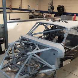 Trabaja en el auto nuevo y sueña con pelear el campeonato