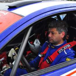 Javier Castro seguirá en CARX