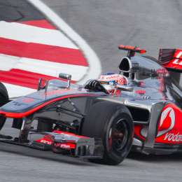 MC LAREN CUMPLE 100 CARRERAS SIN GANAR