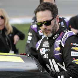 Jimmie Johnson de alta y reaparece el domingo en Nascar