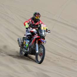 Barreda gana la etapa pero está en duda por un golpe en la rodilla