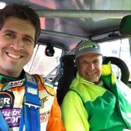 CON LA MASCARA DE EL ZORRO