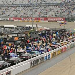 Nascar en Kansas Kevin Harvick larga desde la pole este jueves