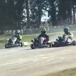 Intentó sacarle el cable de la bujía al rival