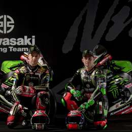 Kawasaki presentó sus motos para defender el título