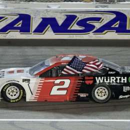 Keselowski ganó Nascar en Kansas