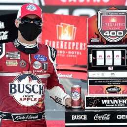 Nascar: Kevin Harvick hizo doblete en Michigan 