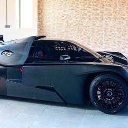 Tiene un Supercars pero no tiene carnet de conducir