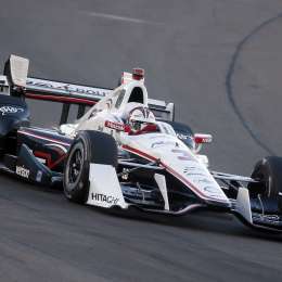 Castroneves larga adelante
