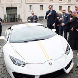 Más de 20 millones por el Lamborghini del Papa Francisco