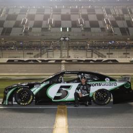 Kyle Larson hizo historia en Charlotte con una victoria aplastante