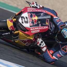 Leon Camier le saca chispas a la Honda de WorldSBK en Jerez