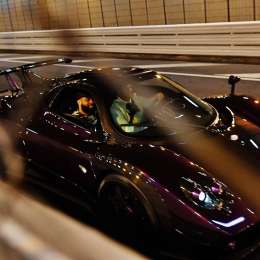 Lewis Hamilton disfruta de su Pagani Zonda 