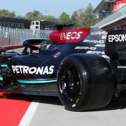 Hamilton giró en Imola con las Pirelli 2022