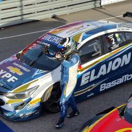Llaver cambió pole por victoria en la carrera clasificatoria