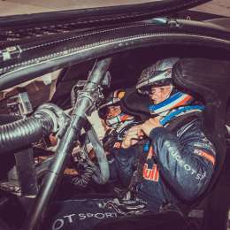 Loeb, remolcado en Marruecos