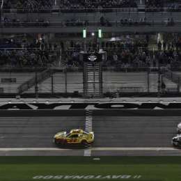 Nascar en Daytona los duelos fueron Para Logano y Byron