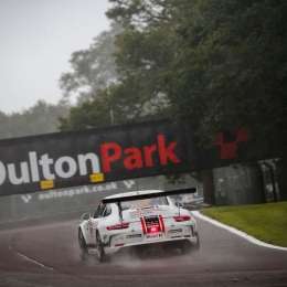 Mansilla terminó entre los diez en la Porsche GB