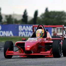 Moggia le puso el moño