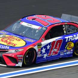 Martin Truex Jr  ganó la Nascar en Charlotte