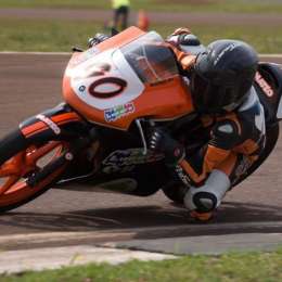 El campeón volvió a las pistas