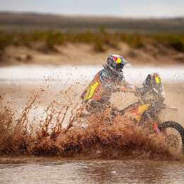 En una accidentada etapa Walkner se lleva la victoria y pone a KTM primero en la general