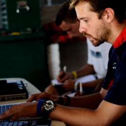 "No podes tomar champán cuando tenes para una coca"
