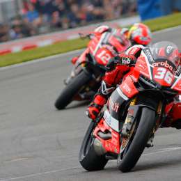 Mercado segundo en Donington