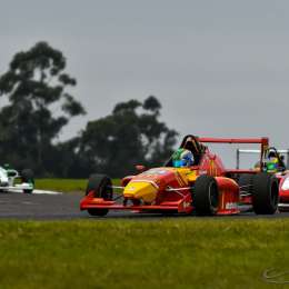 Guido Moggia defiende la punta en el Villicum