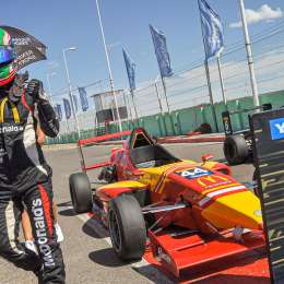 Guido Moggia cerca de Toyota