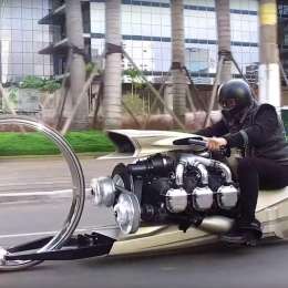 De locos: Una moto que tiene un motor de avión