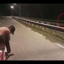 De terror: Una moto manejada por un fantasma en Malasia