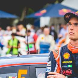 Neuville no se baja de la lucha por el título en WRC