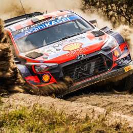 Neuville cierra el sábado con una buena ventaja en Kenia