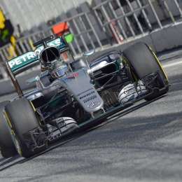 Rosberg arrancó adelante en Austria