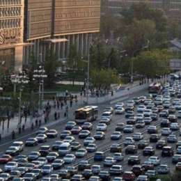 Causó un embotellamiento por una actualización en su auto eléctrico