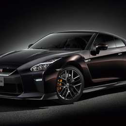 Nissan lanza un GT-R en asociación con la tenista Naomi Osaka