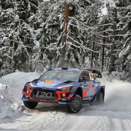 Neuville lidera en Suecia
