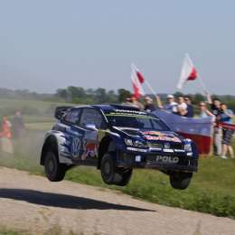 Ogier se mantiene al frente