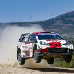 Tänak abandonó y Ogier tomó la punta en Italia