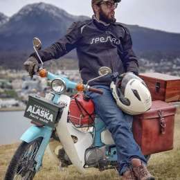 Pablo Imhoff, el argentino que unirá Ushuaia con Alaska en una Econo C90