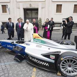 El Papa Francisco recibió a pilotos de la Fórmula E