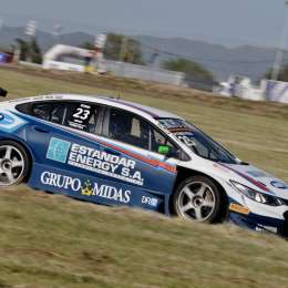 Vivian con el auto de Pereyra, el más rápido de la segunda prueba