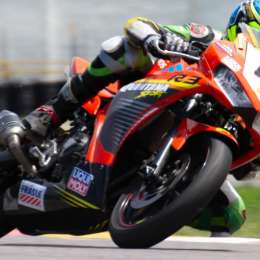 Vino solo para entrenar y terminó ganando en el coliseo porteño