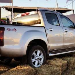 Pick up y camiones con retrocesos en ventas