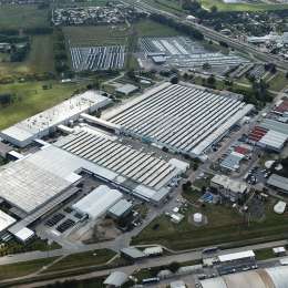 Hoy retoma la producción Mercedes-Benz Argentina