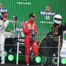 Sebastian Vettel molesto con el podio en México