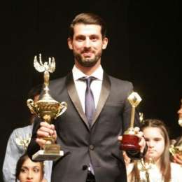 Premiado en su casa