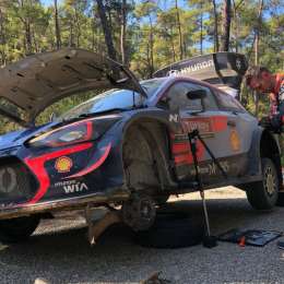 Abandona Neuville, se retrasa Ogier, Gana Tanak en Turquía